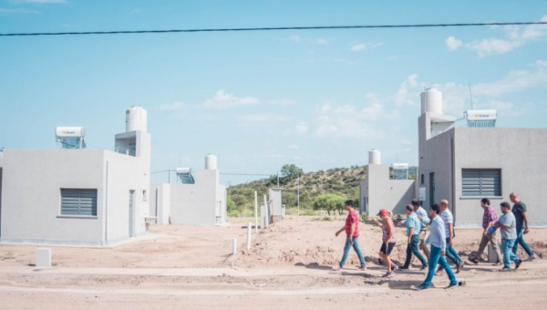 Verifican en Malanzán avance de obra de viviendas