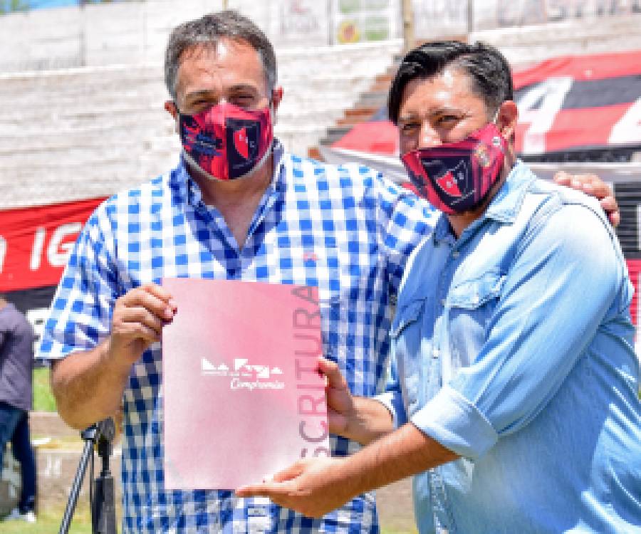 Puy Soria entregó al Club Andino la escritura de su predio deportivo