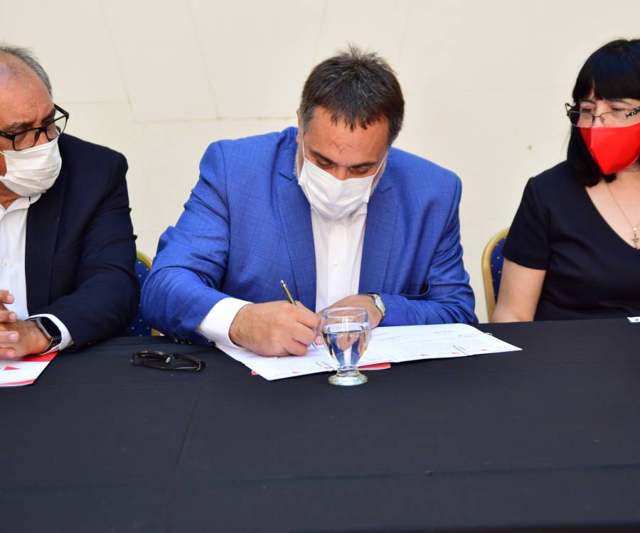 La Provincia firmó convenio de cooperación institucional con el Departamento de Ciencias y Tecnologías Aplicadas de la UNLaR