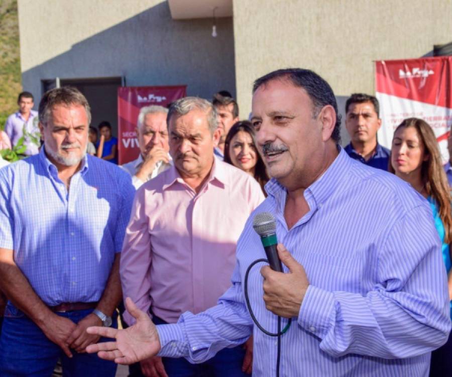 Entregamos 16 viviendas a familias de Juan Facundo Quiroga