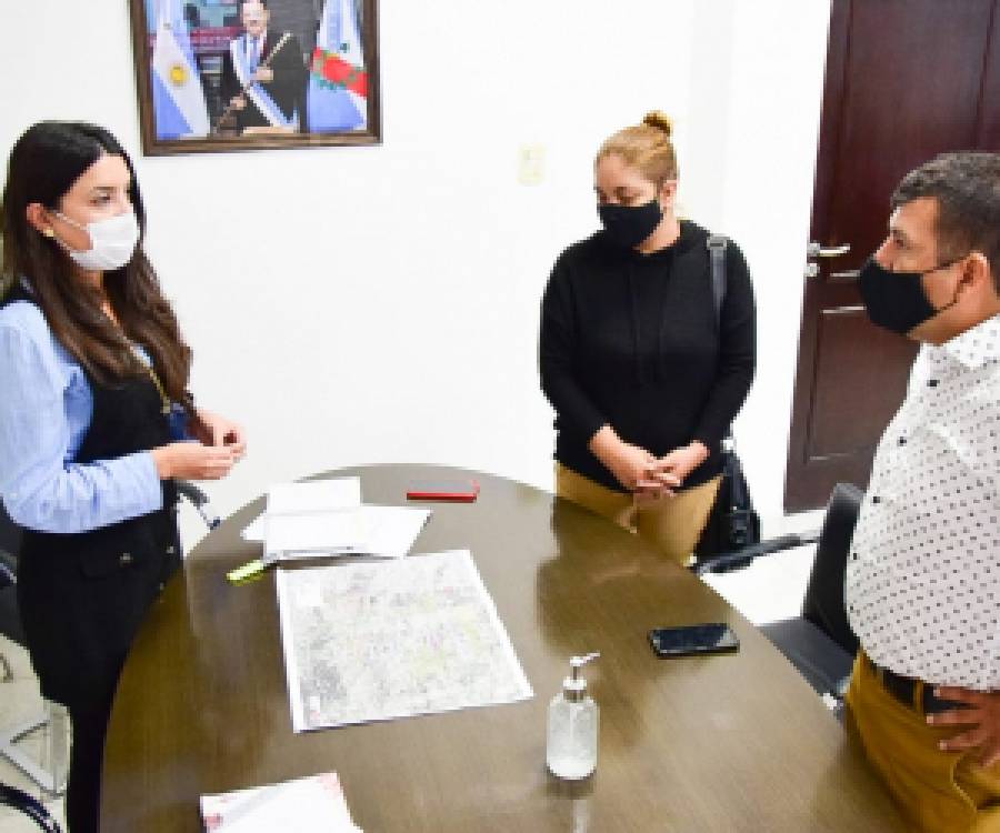 Coordinan acciones para escriturar a familias del barrio Monseñor Pío Cabral