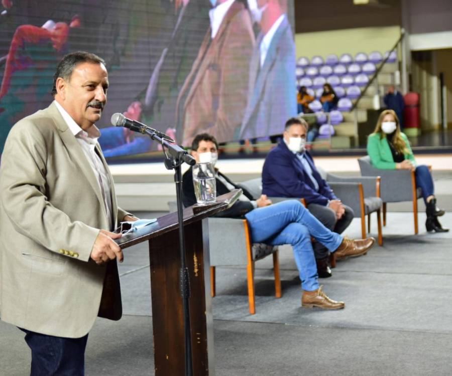 El gobernador anunció que se licitará la construcción de 300 viviendas del ProCreAr